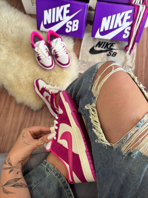 Nike SB Dunk Low Pink Fuchsia