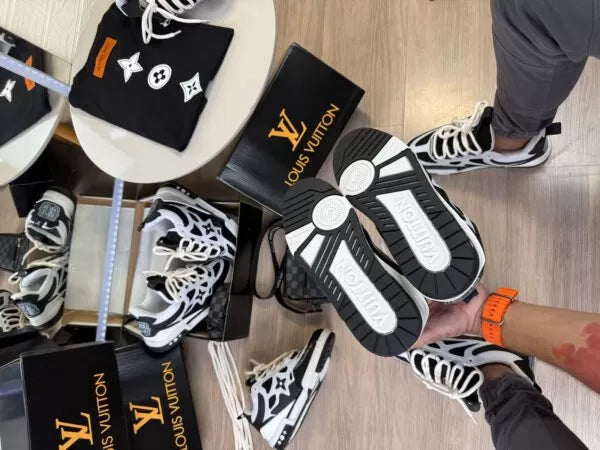 Louis Vuitton Skate Black