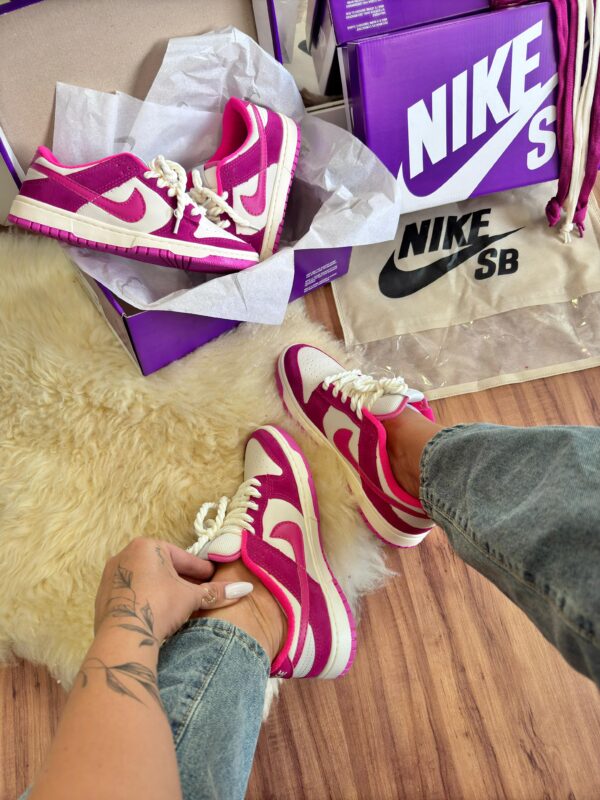 Nike SB Dunk Low Pink Fuchsia