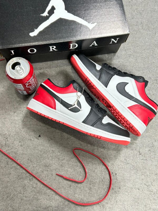 Nike Air Jordan 1 Low Black Toe