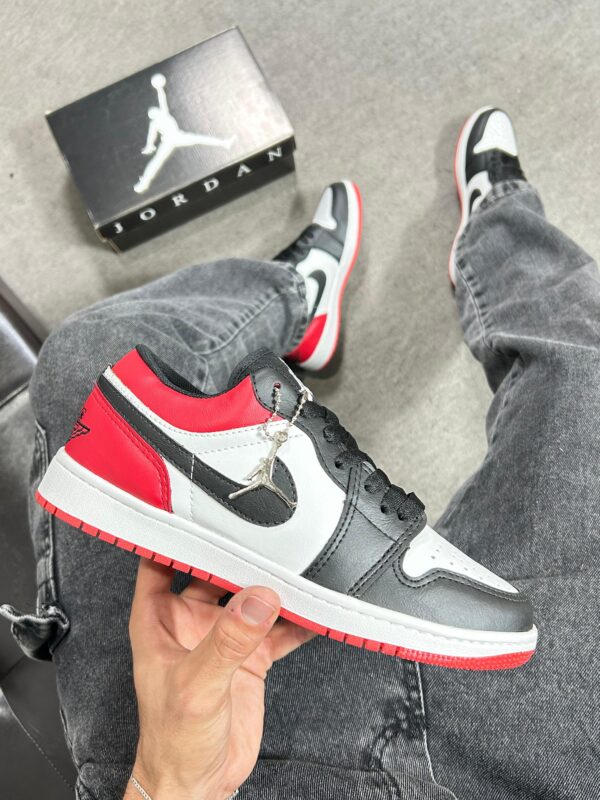 Nike Air Jordan 1 Low Black Toe