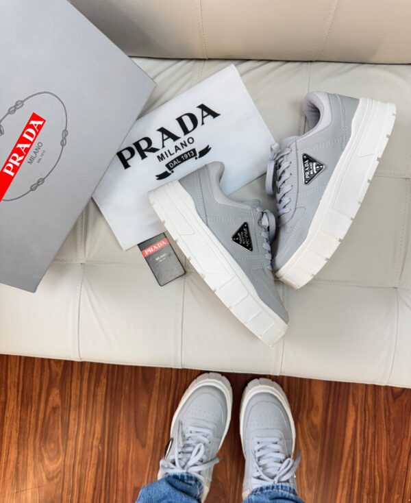 Prada Double Tratorado Cinza Claro
