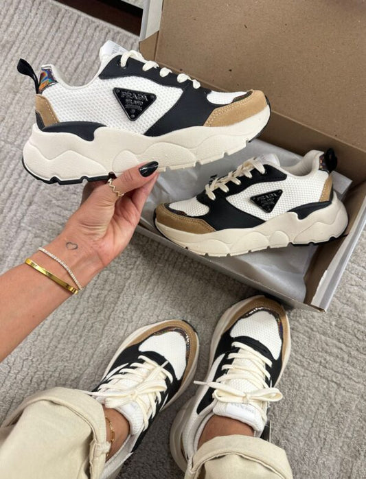 Prada Milano Dal Branco Preto