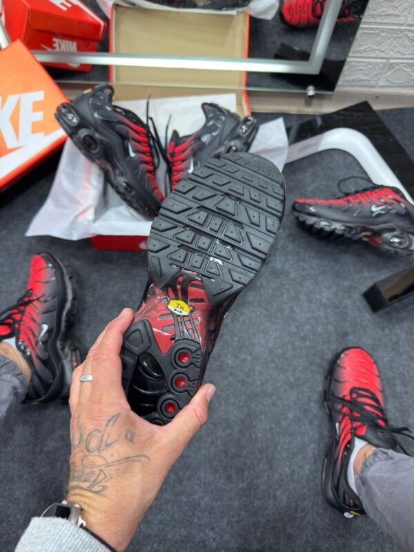 Nike Air Max TN Plus Preto e Vermelho