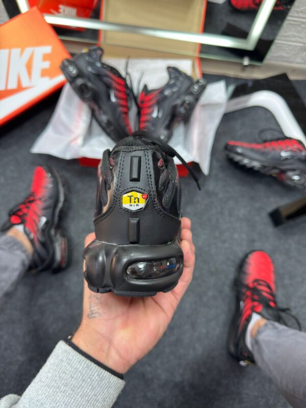 Nike Air Max TN Plus Preto e Vermelho