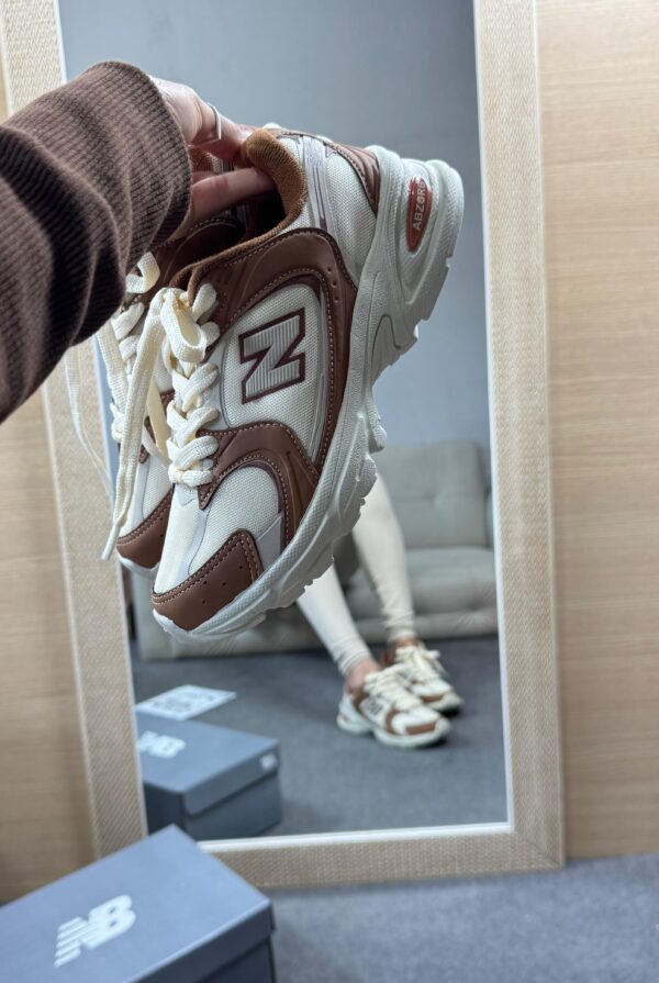 New Balance 530 Bege e Branco