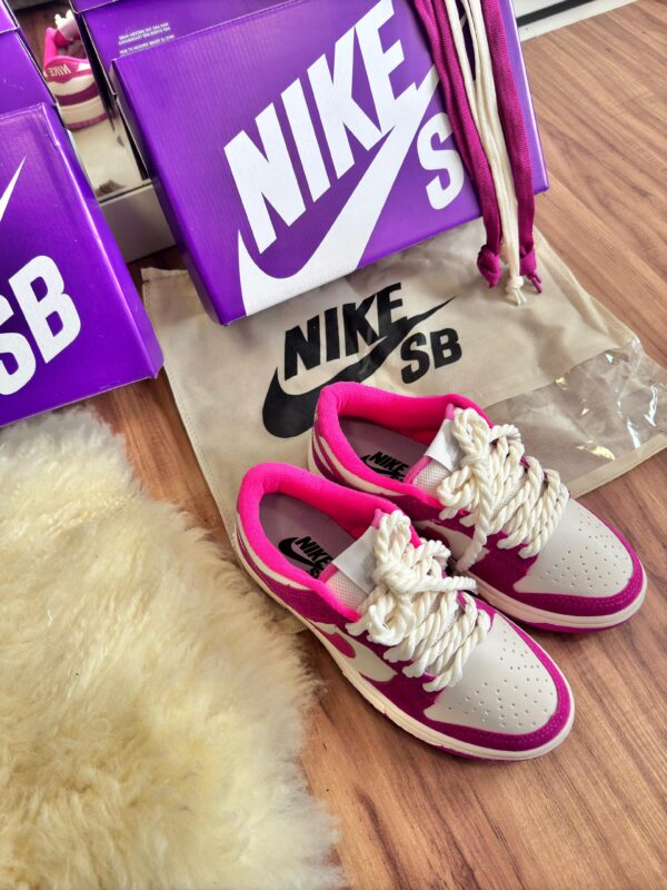 Nike SB Dunk Low Pink Fuchsia