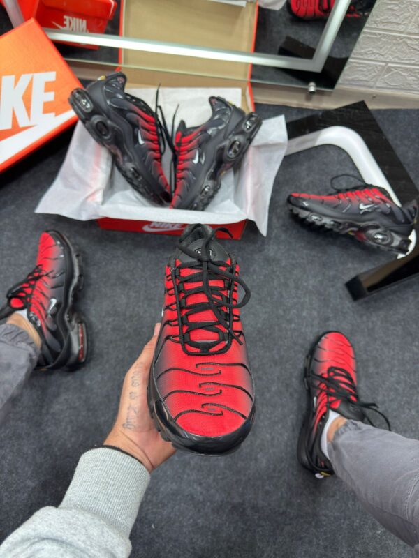 Nike Air Max TN Plus Preto e Vermelho