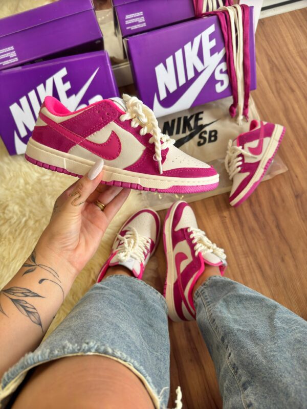 Nike SB Dunk Low Pink Fuchsia