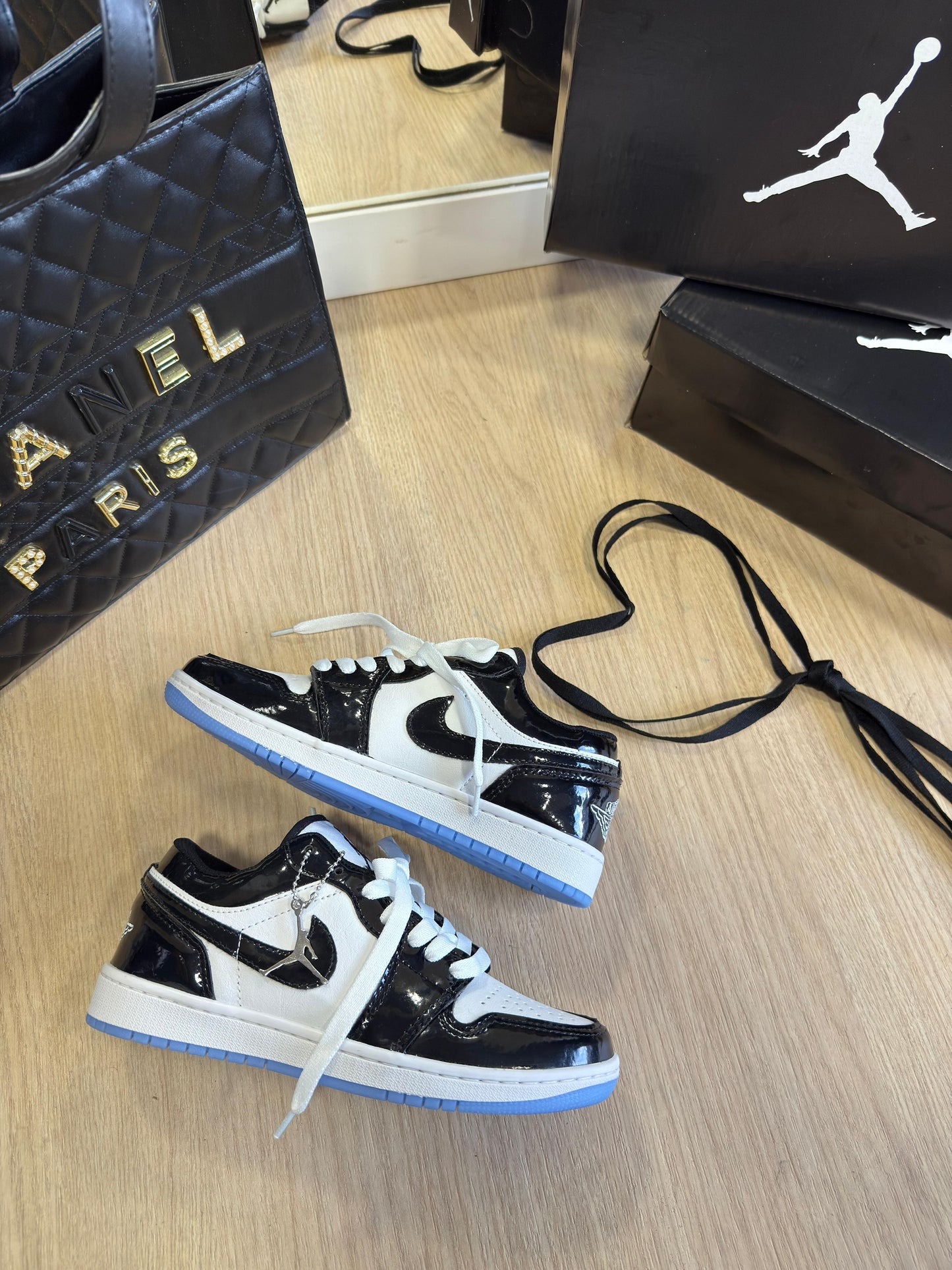 Nike Air Jordan 1 Low SE Concord