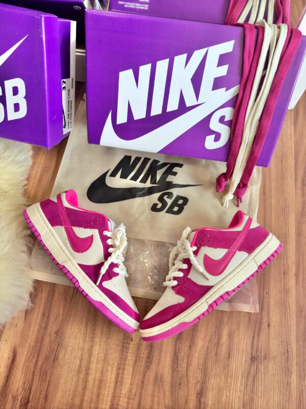 Nike SB Dunk Low Pink Fuchsia