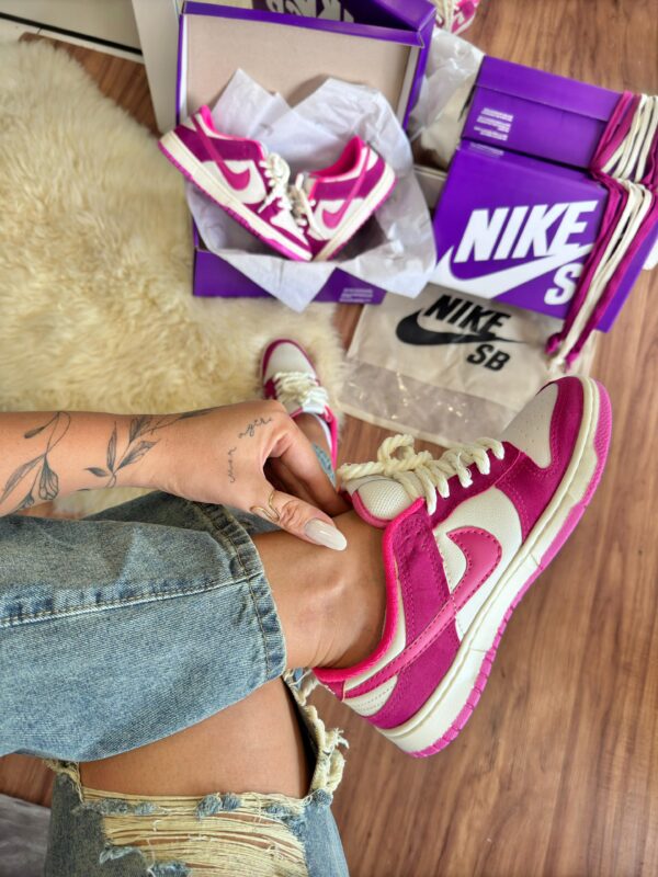 Nike SB Dunk Low Pink Fuchsia