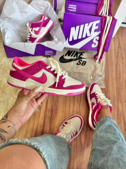 Nike SB Dunk Low Pink Fuchsia