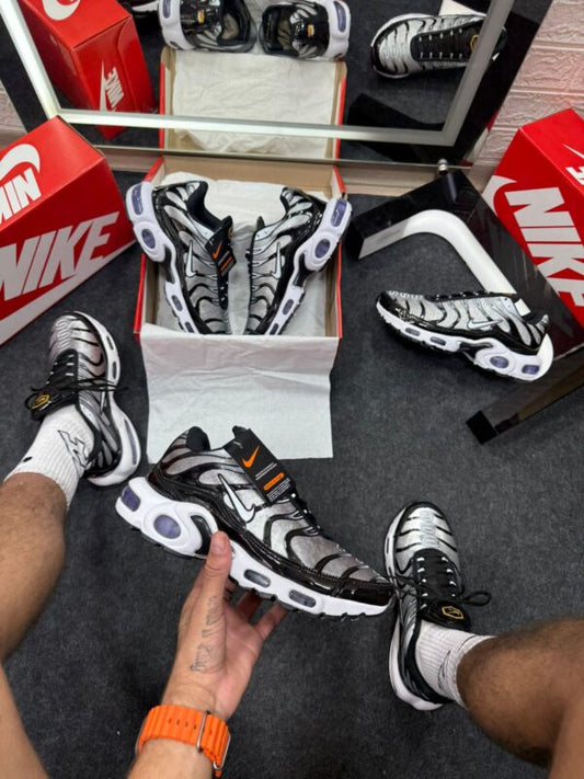 Nike Air Max TN Plus Black Metallic Silver