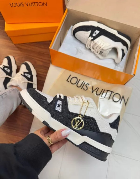 Louis Vuitton Trainer Black/White