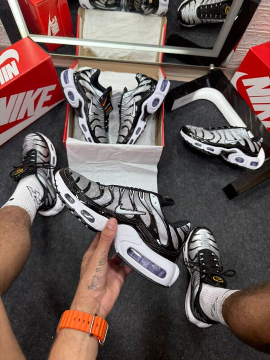 Nike Air Max TN Plus Black Metallic Silver
