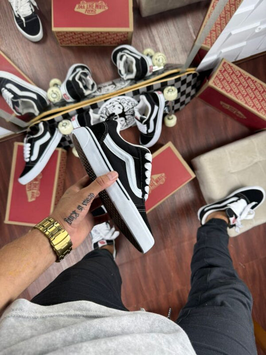 Vans Knu Skool Black True White