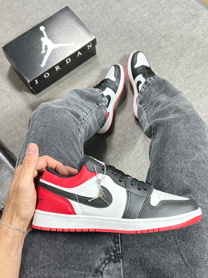 Nike Air Jordan 1 Low Black Toe